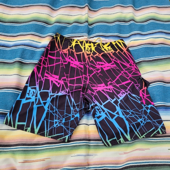 DC Boardshorts Size 34 - Picture 4 of 4